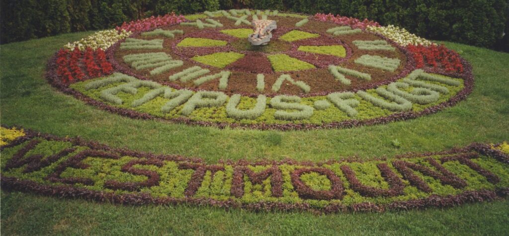 Floral clock, c.2003. Photo: Doreen Lindsay. Credit: WHA Archives