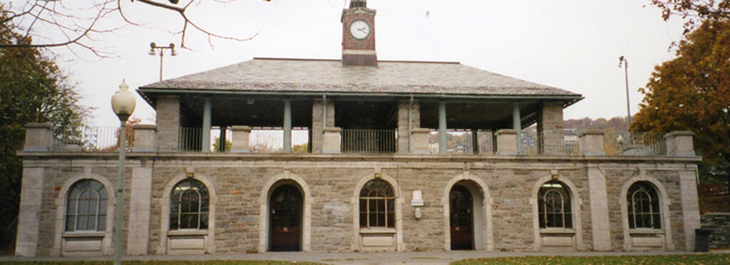 King George Park (Murray Park) Shelter. Photo: Doreen Lindsay. Credit: WHA Archives